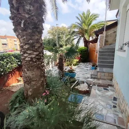 Azalea, Apartamento *