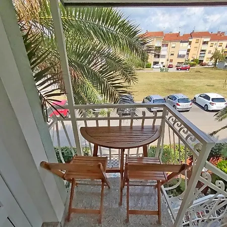 Azalea, Apartment