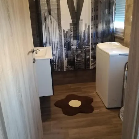 Azalea, Apartamento Umago